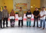 Penyerahan BLT-DD Kepada 20 KPM,Pemdes Kiaea Kecamatan Palangga Berharap Agar KPM Gunakan Dananya Sebaik mungkin