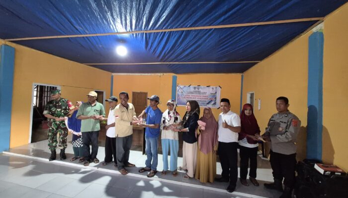 Pemdes Tanjung Tiram Kecamatan Moramo Utara Membagikan BLT-DD Kepada 16 KPM dirangkaikan dengan Pemberian Insentif Lembaga Desa