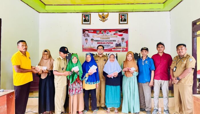 Pemdes Kapuwila Kecamatan Lalembuu Distribusi BLT-DD Tahap I Kepada 20 KPM